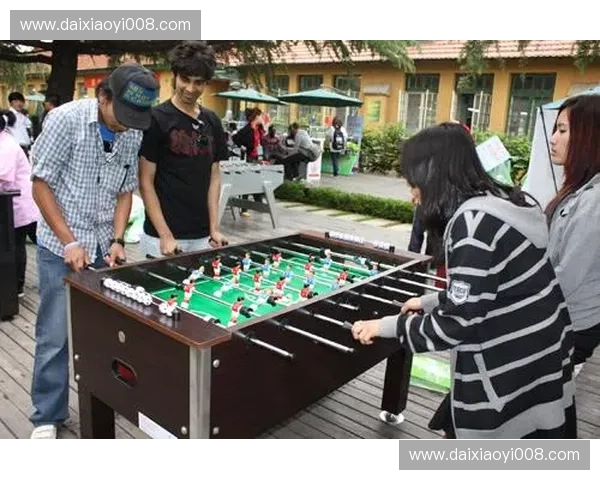 围绕桌上足球赛事探索团队竞技魅力与策略挑战的多维体验与激情瞬间